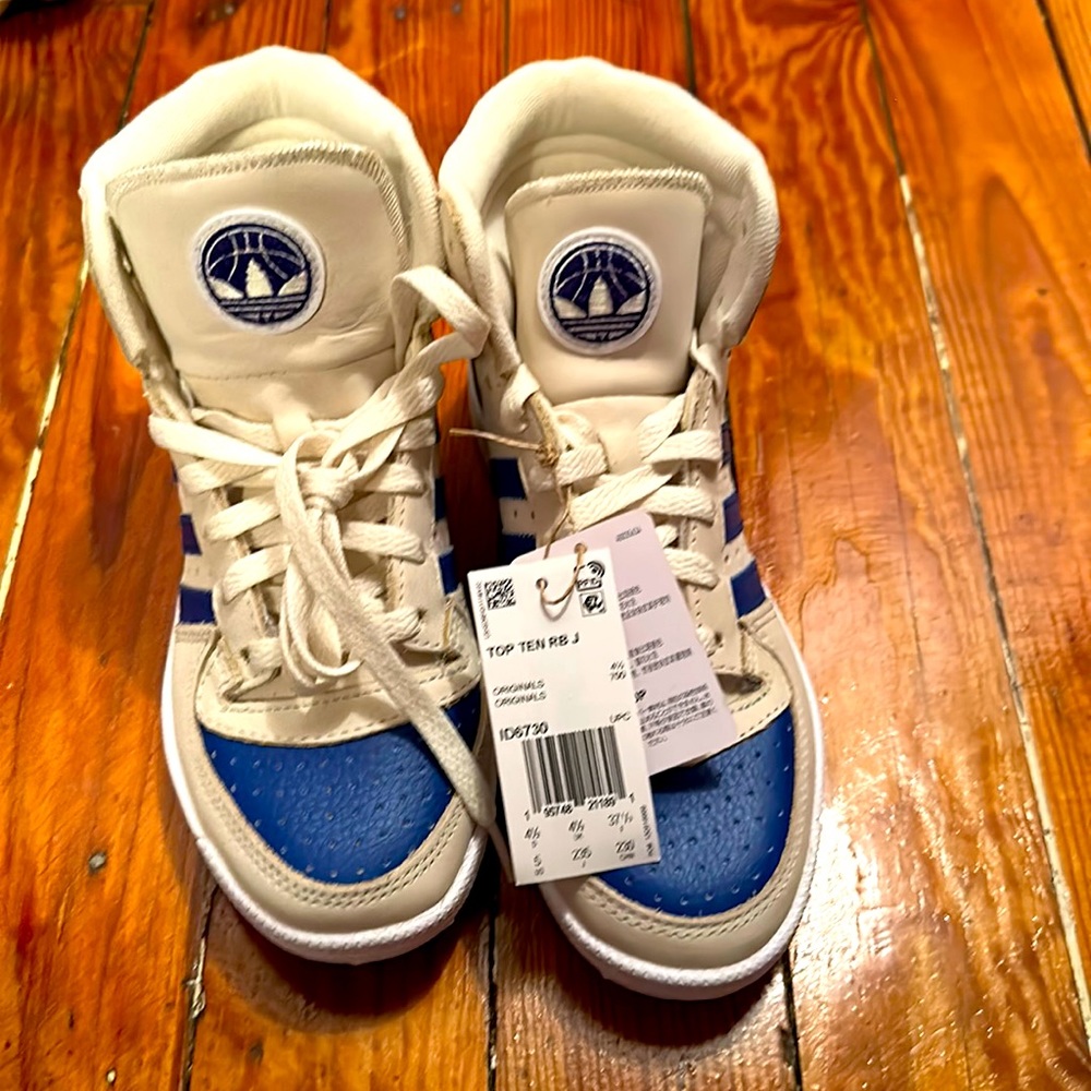 Brand new never worn adidas TOP TEN RB J US KIDS/Men’s size 5